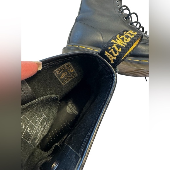 Dr. Martens 1460 Black leather 8 Eye Combat Boots AirWair Size 7 - Picture 13 of 16
